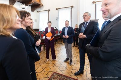 Zdjęcie z konferencji podczas której podpisana została umowa dot. utworzenia Rzeszowskiego Centrum ElektroEkologii. Fot. Grzegorz Bukała, Urząd Miasta Rzeszowa